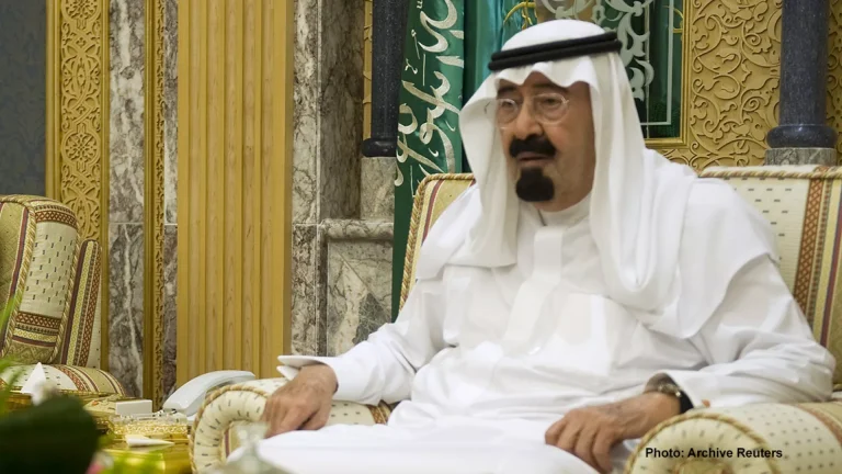 Saudi King Undergoing Medical Tests for High Temperature and Joint Pain