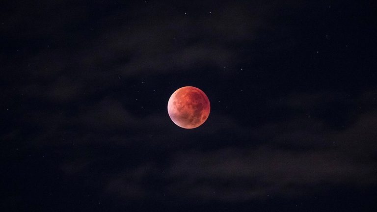 September’s Sky Spectacle: Supermoon & Eclipse