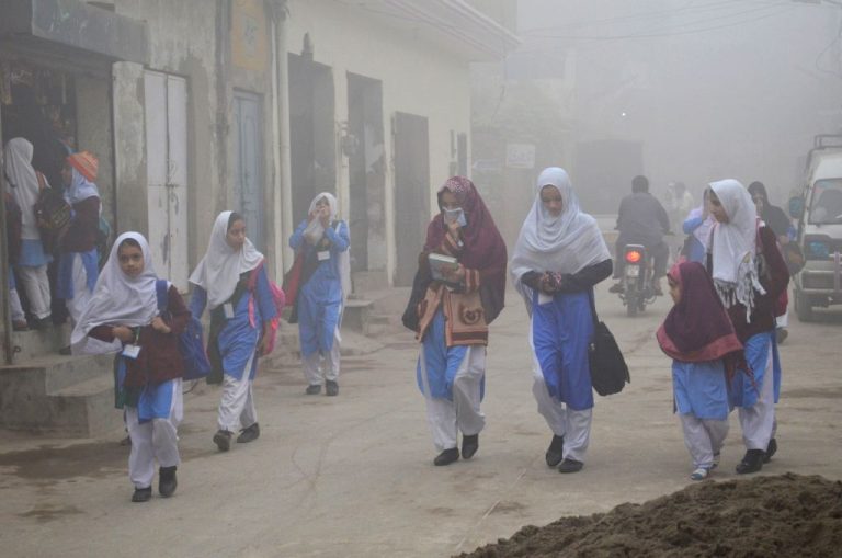 Punjab Government Shuts Primary Schools in Lahore Due to Severe Pollution